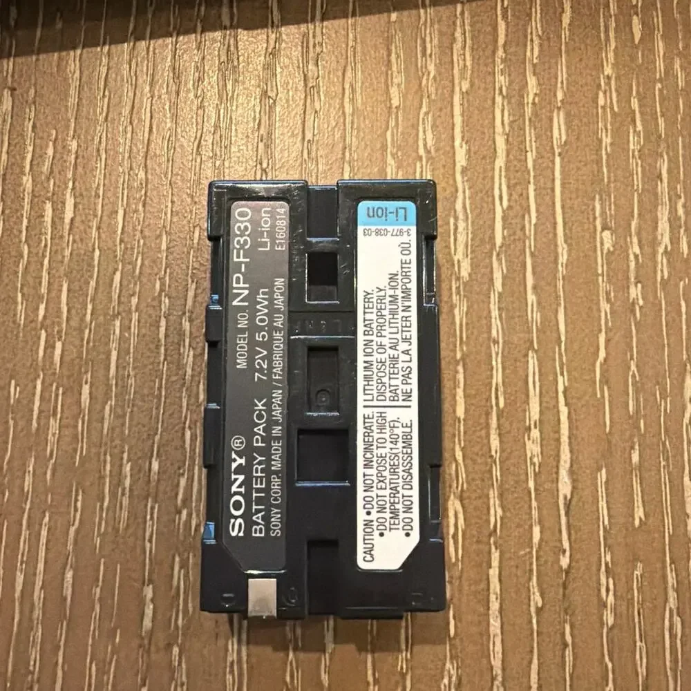 Genuine‎ OEM Original Sony NP-F330 Rechargeable Battery Pack 7.2V 5.0Wh Li-ion